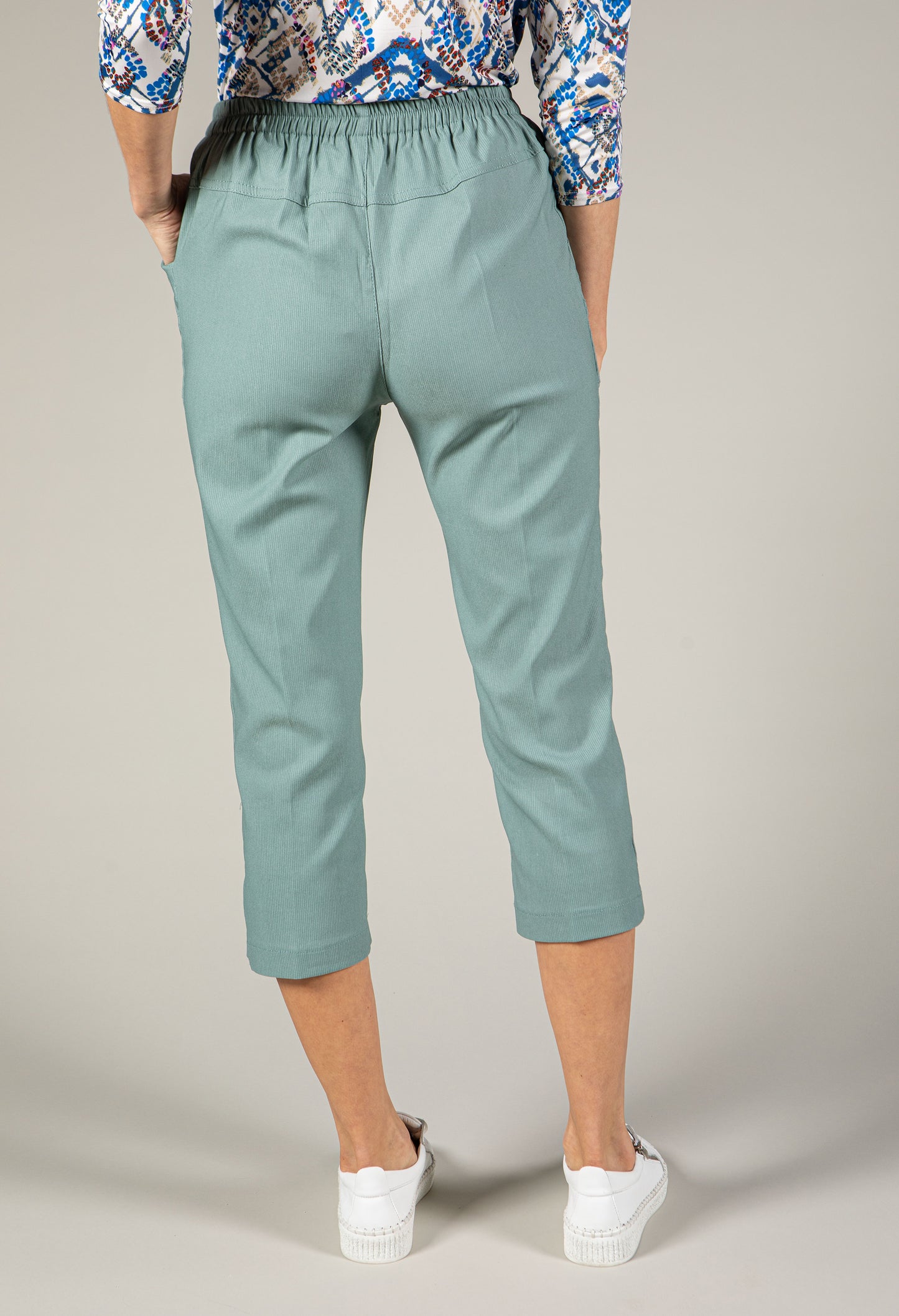 Pull-On Cropped Trouser