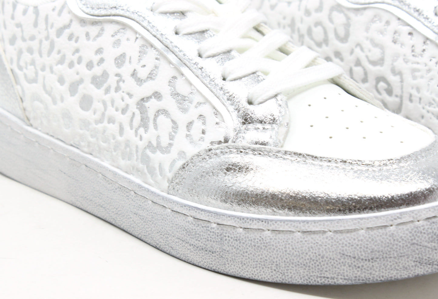 Metallic Leo Trainer