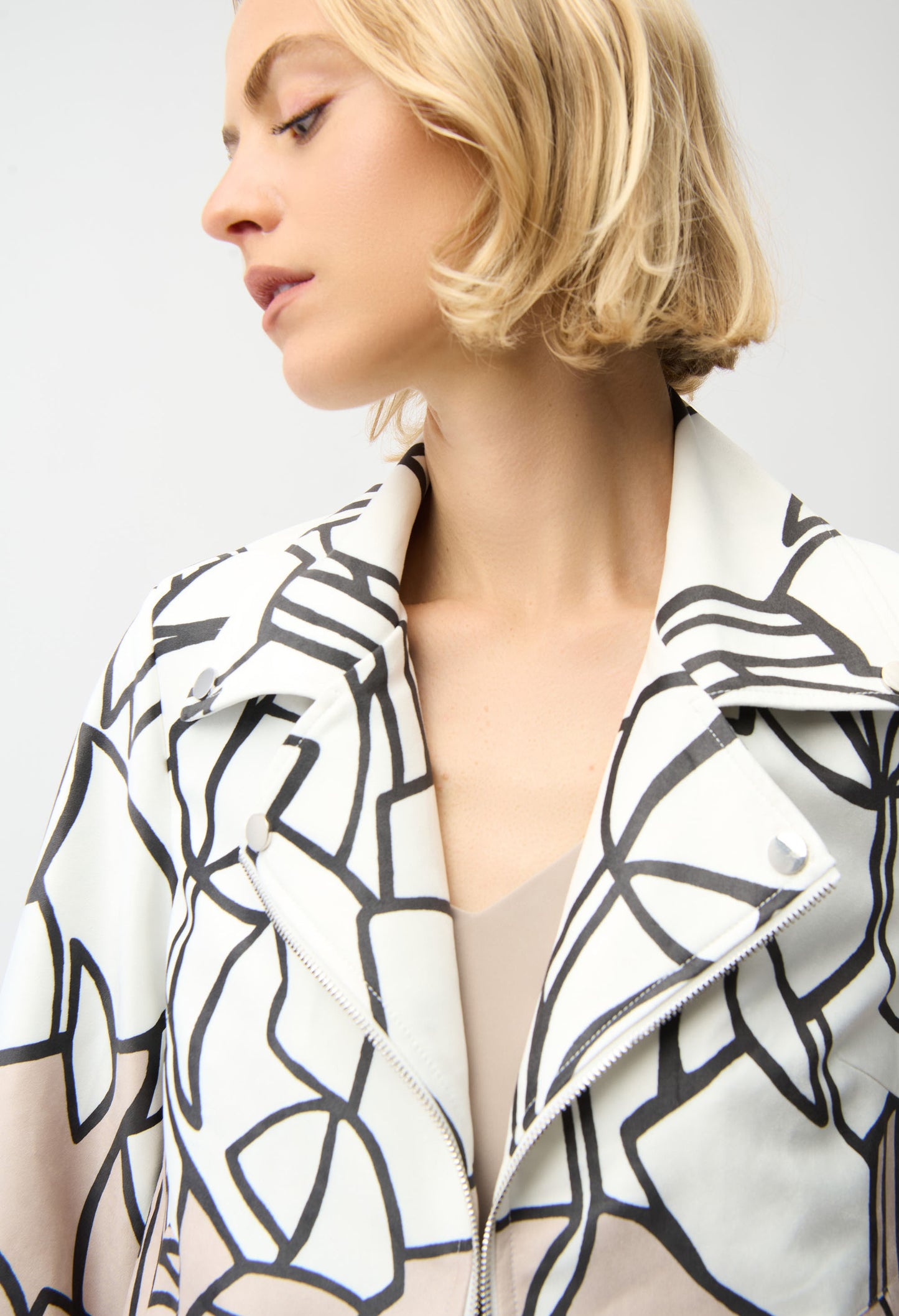 Collared Hip-length Blazer