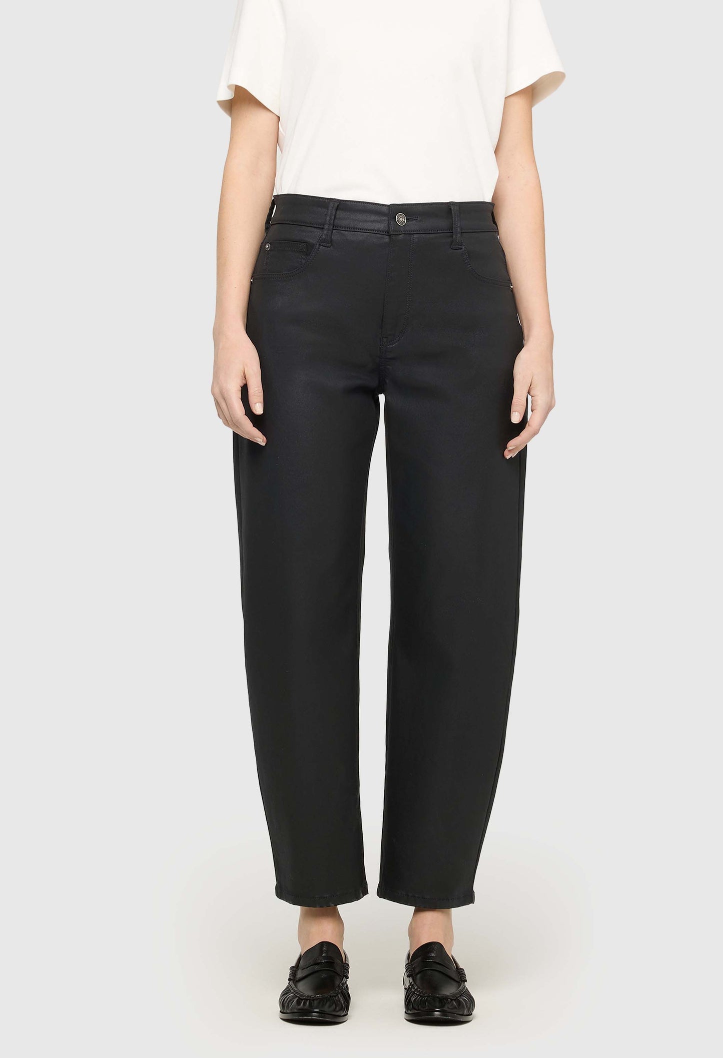 Danni 2.3 Coated Barrel Jeans