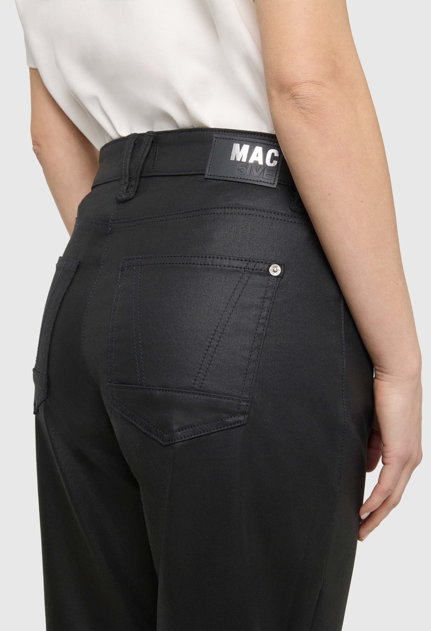 Danni 2.3 Coated Barrel Jeans