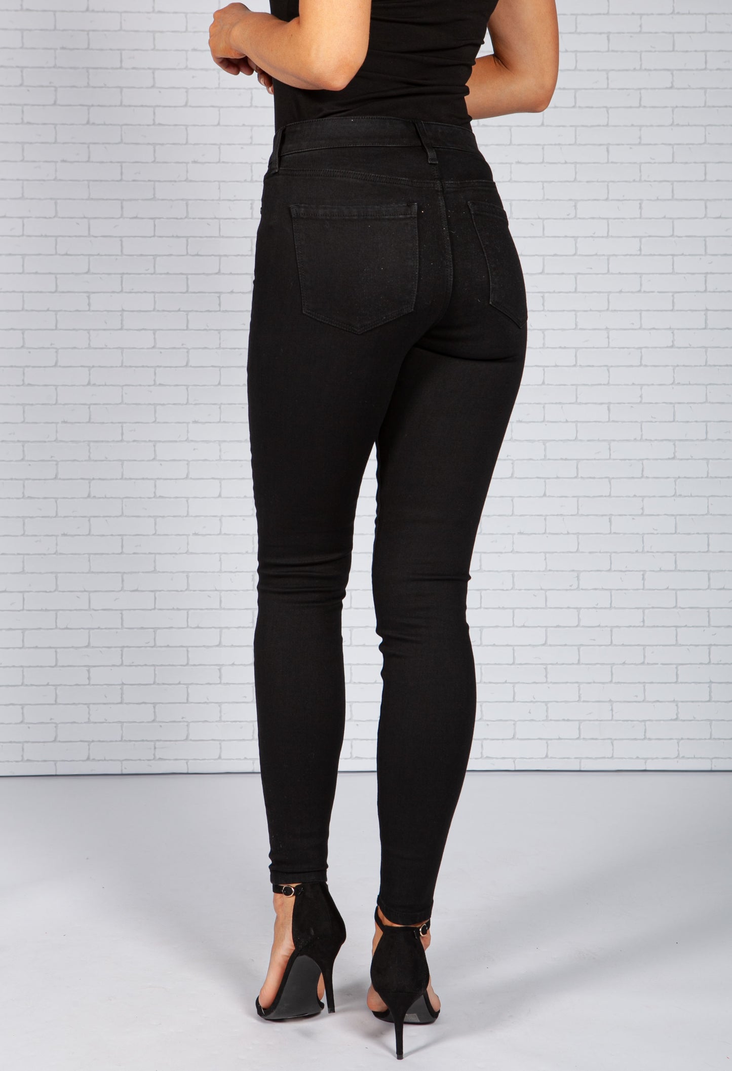 Black Skinny Leg Jeans *Recommend 1 Size Down*