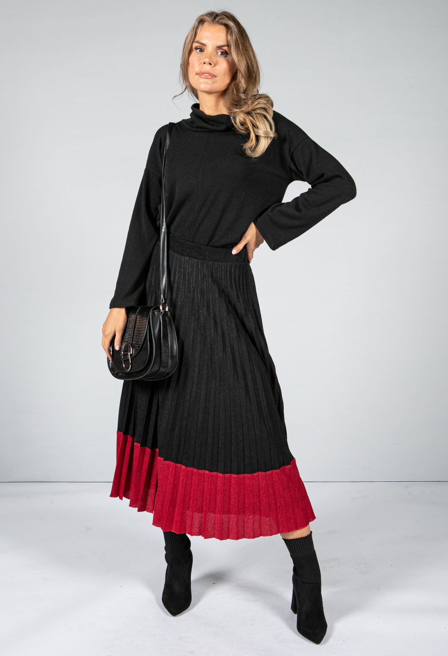 Soft Feel Fine Knit Pleated Skirt in Black & Bordeaux