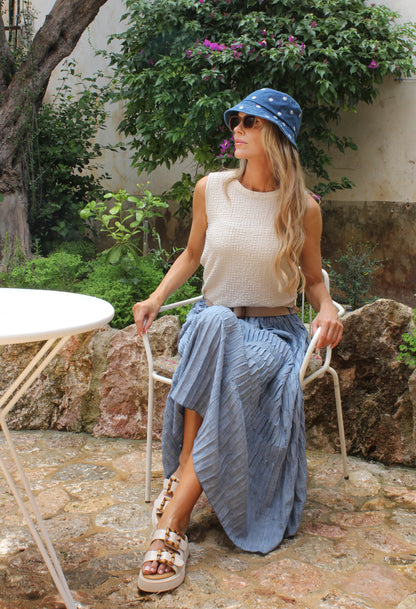 Ikini Sleeveless Texture Top