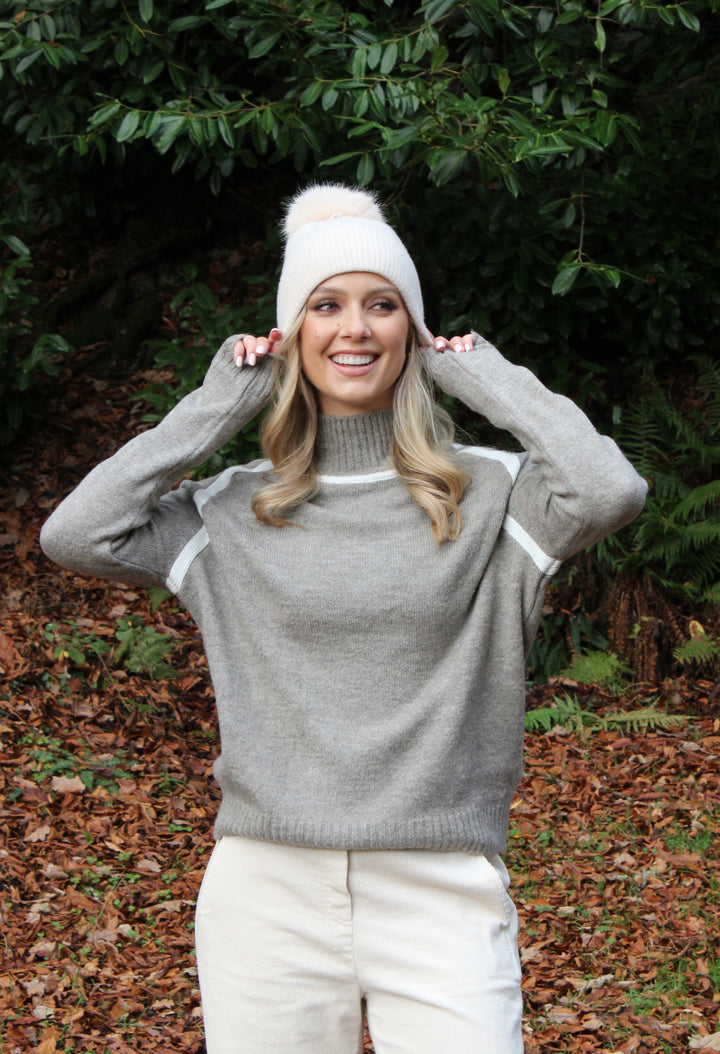 Ribbed Knit Pom Pom Beanie