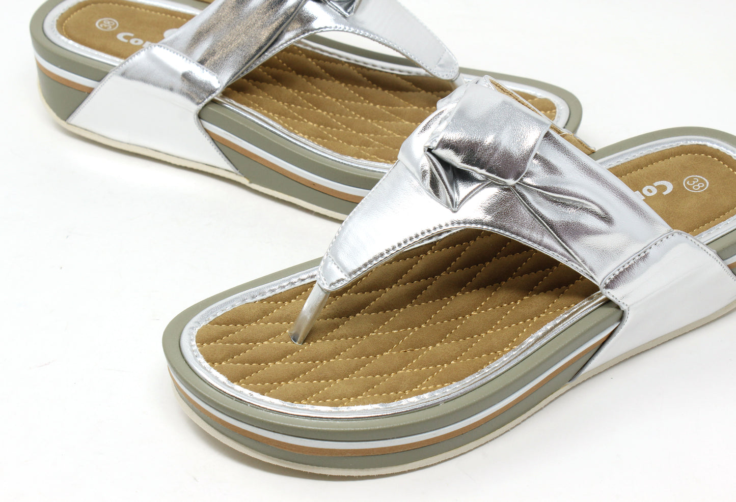 Front Twist Flip Flop