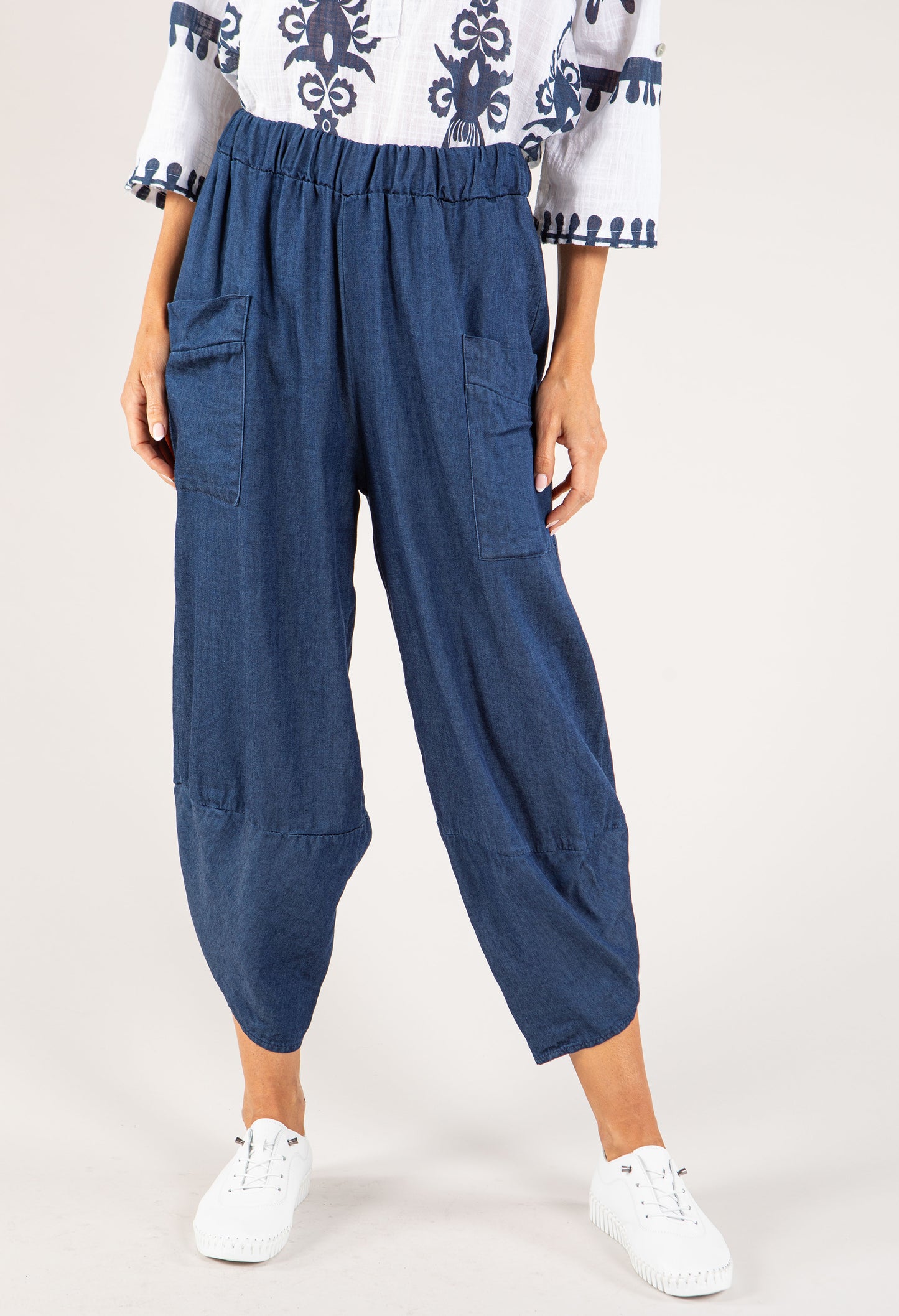 Cropped Barrrel Trouser