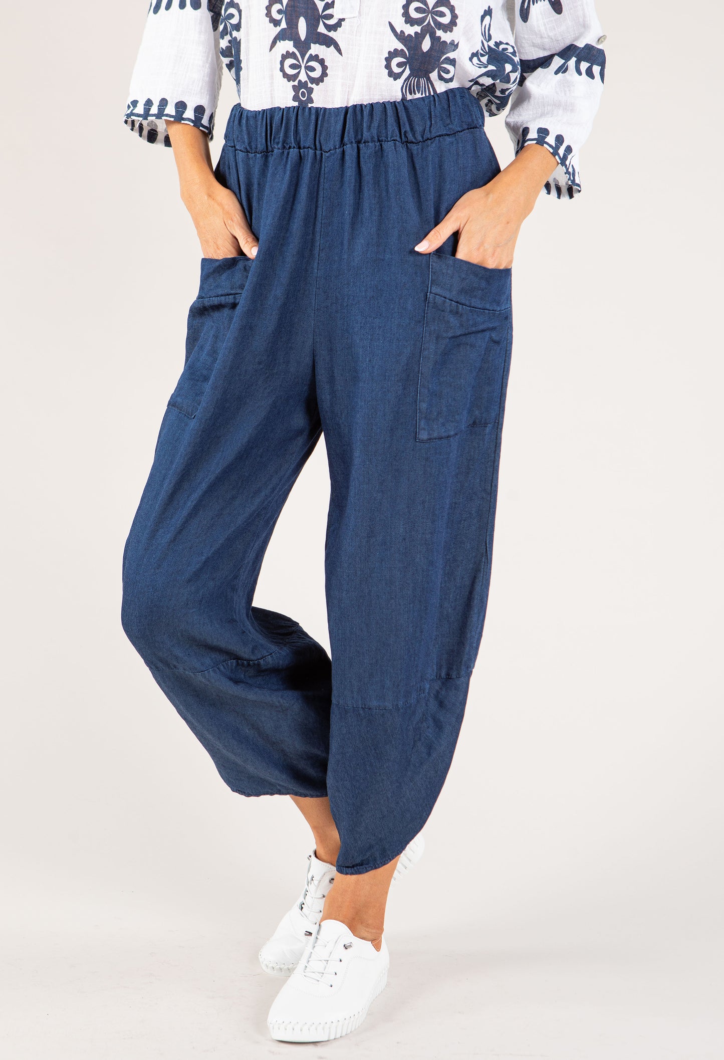 Cropped Barrrel Trouser