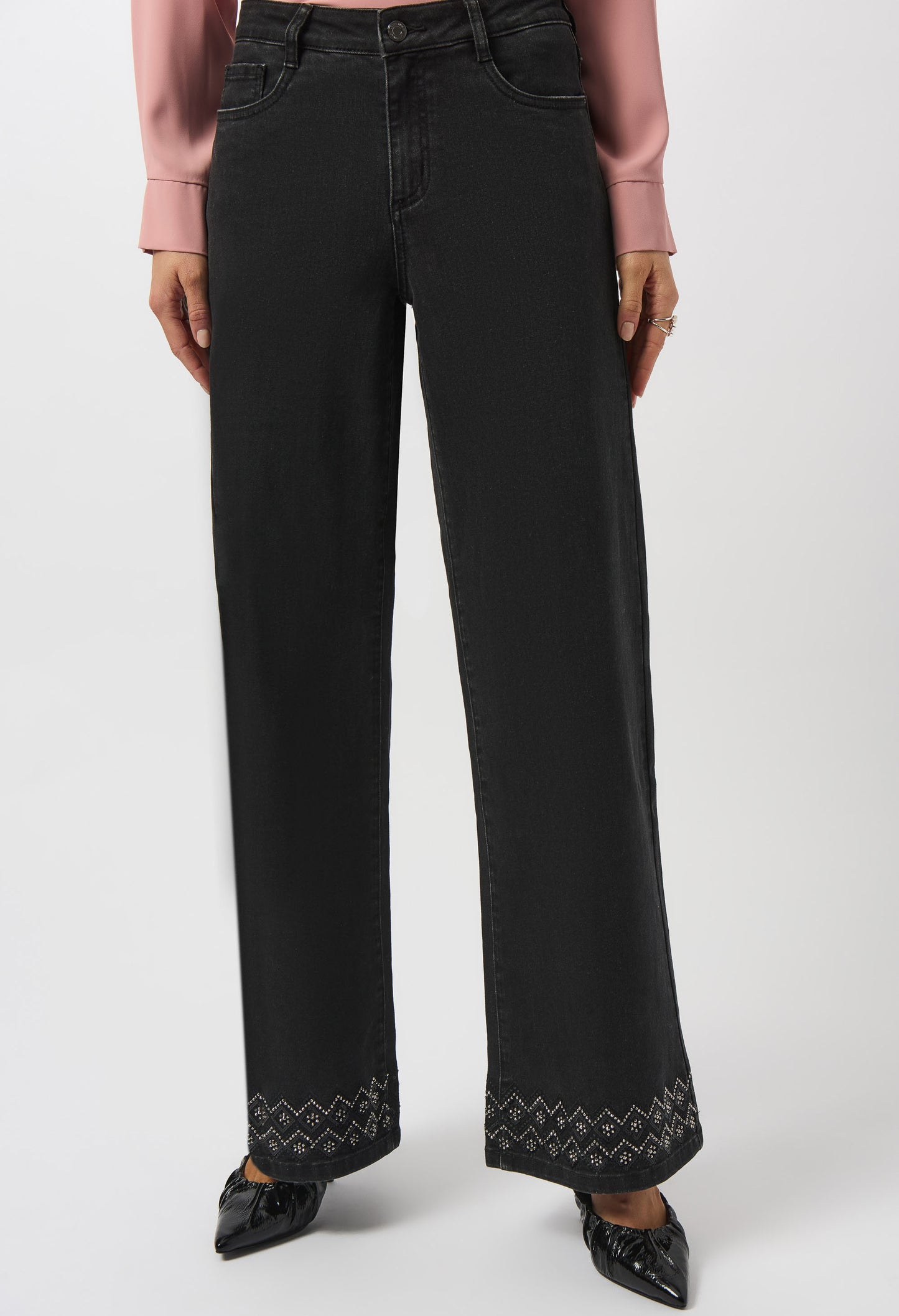 Embroidered Mid-rise Jean