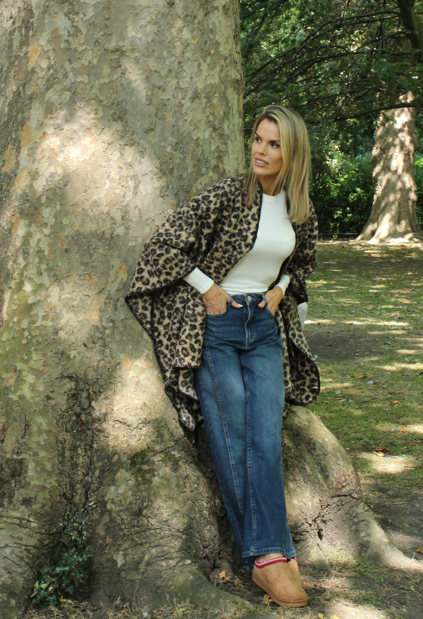 Soft Boucle Leopard Cape