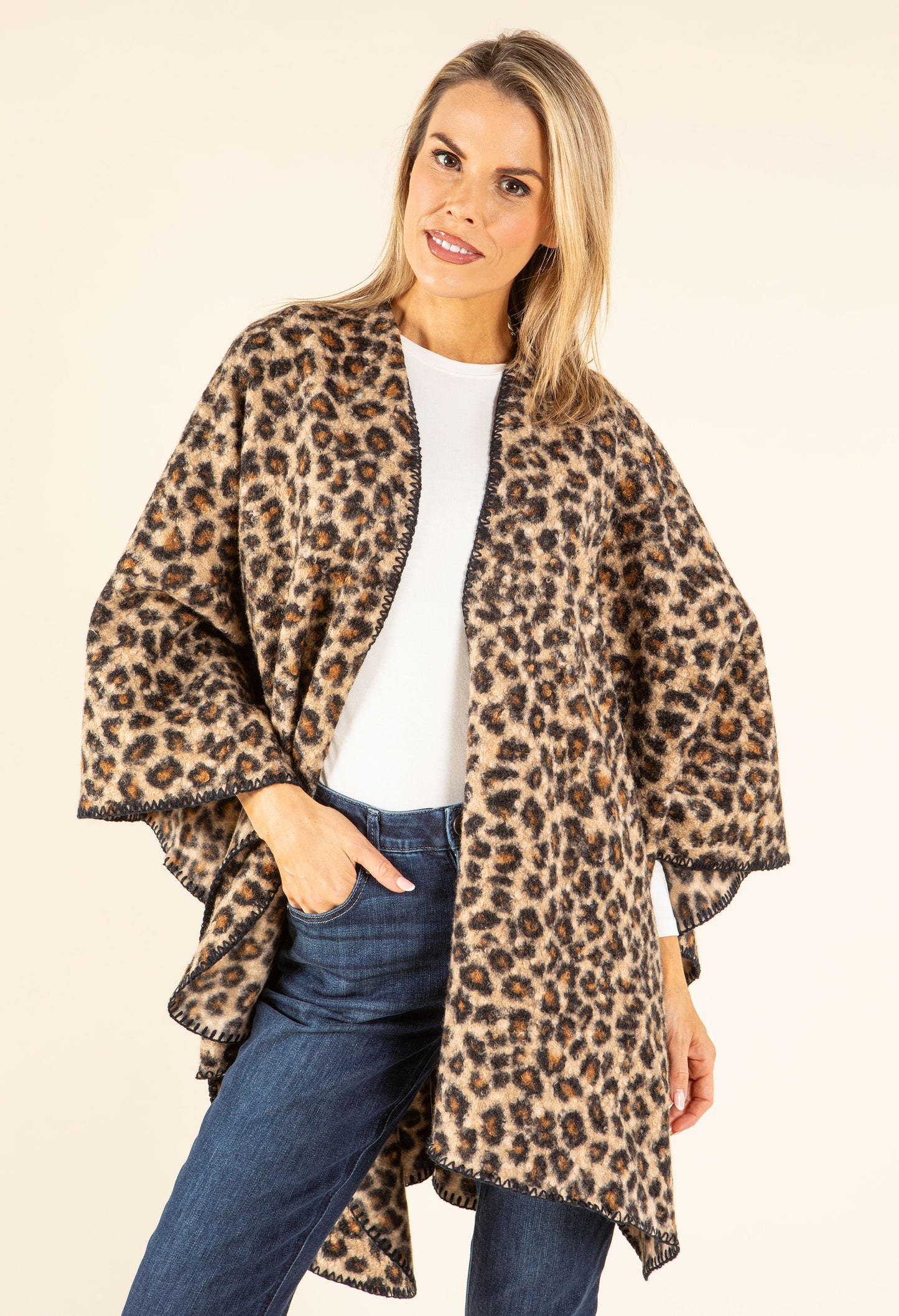 Soft Boucle Leopard Cape