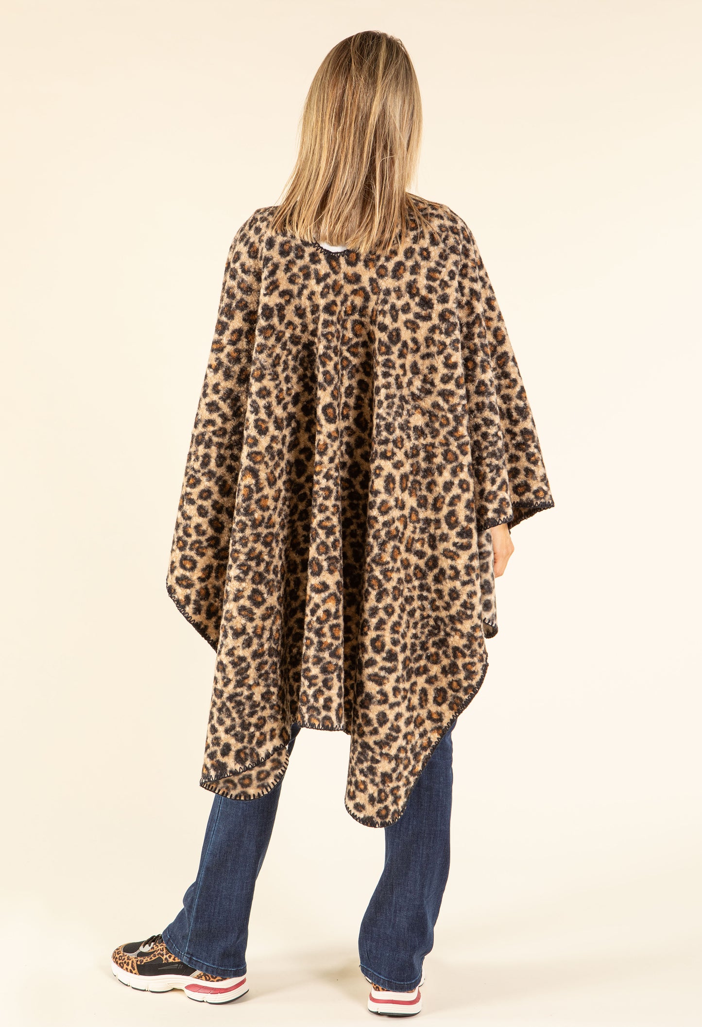 Soft Boucle Leopard Cape