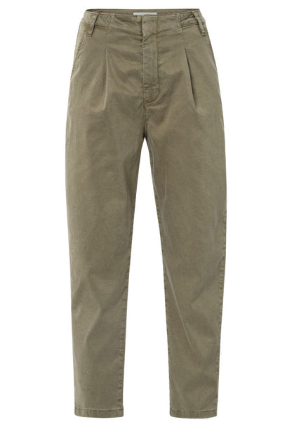 Pleated Trousers with chino pockets
