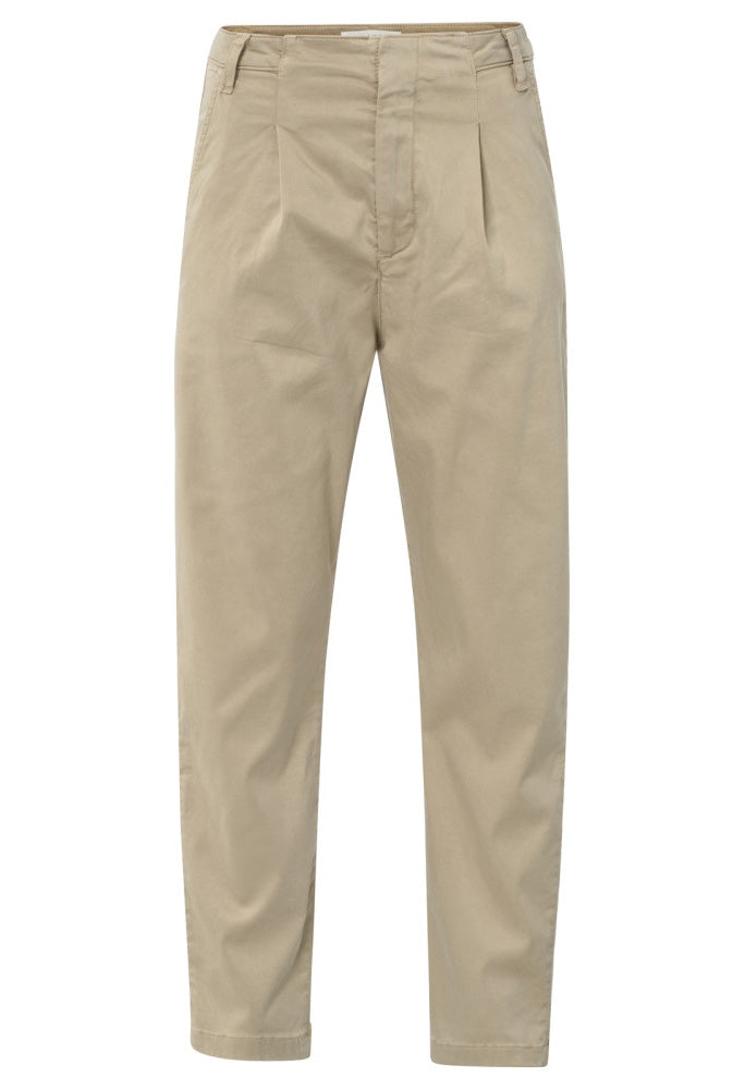 Pleated Trousers with chino pockets