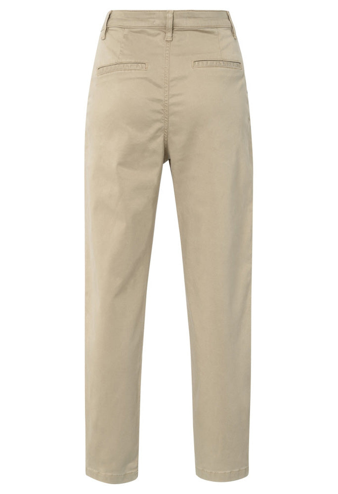 Pleated Trousers with chino pockets