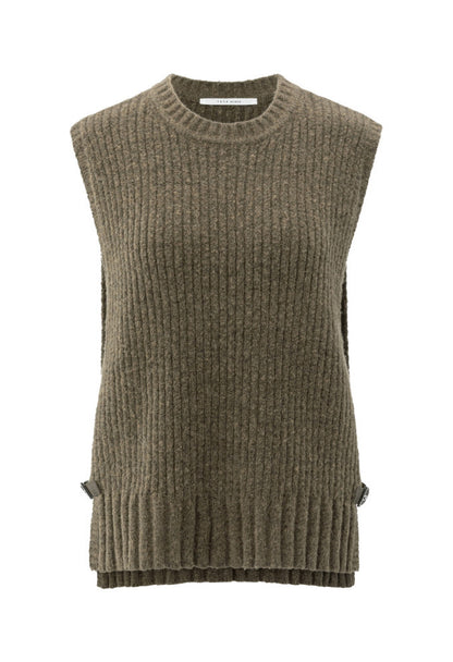 Ribbed sleeveless sweater