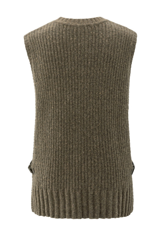Ribbed sleeveless sweater