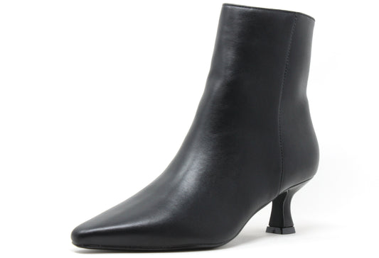 Low kitten heeled ankle boot with pointed toe