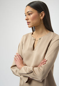 Chic V-neck Long-sleeve Blouse