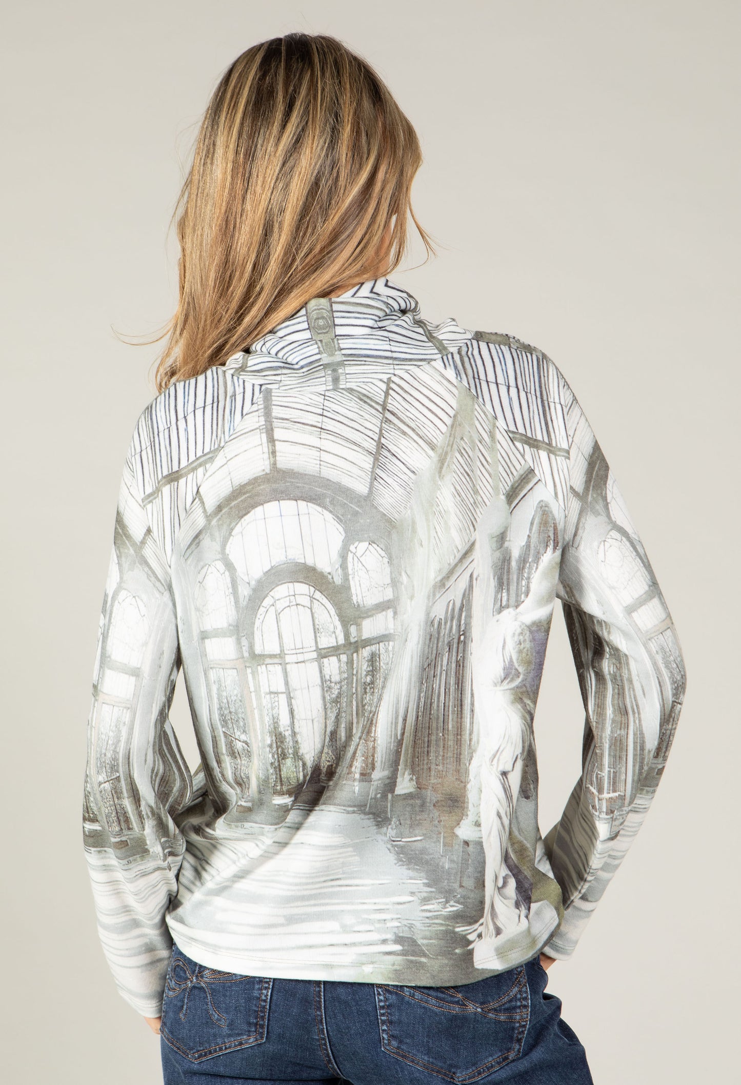 Gallery print Turtleneck Knit Top