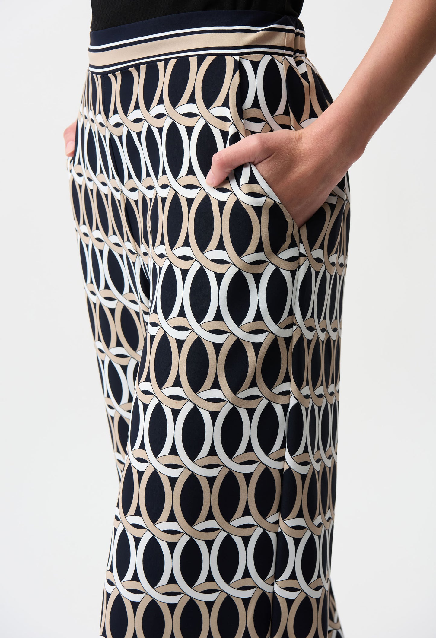 Geometric Mid-rise Trousers