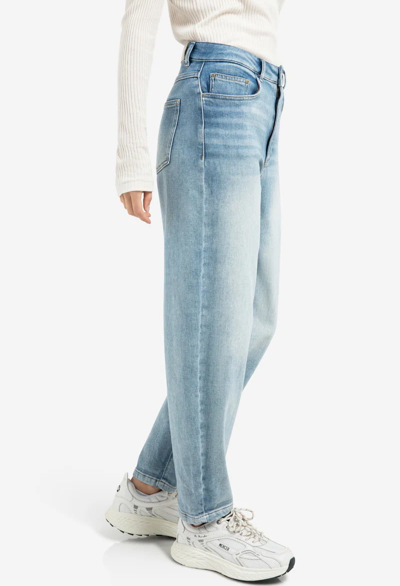 Loose Fit High Waist Jeans