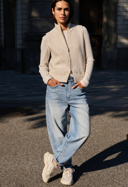 Loose Fit High Waist Jeans