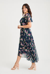 Tilly Angel Sleeve Sweetheart Curve+ Dress