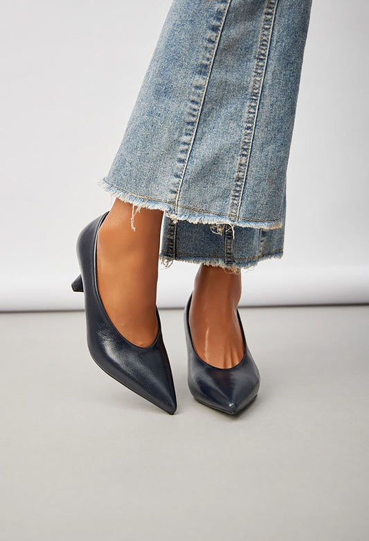 Curved Court Heel