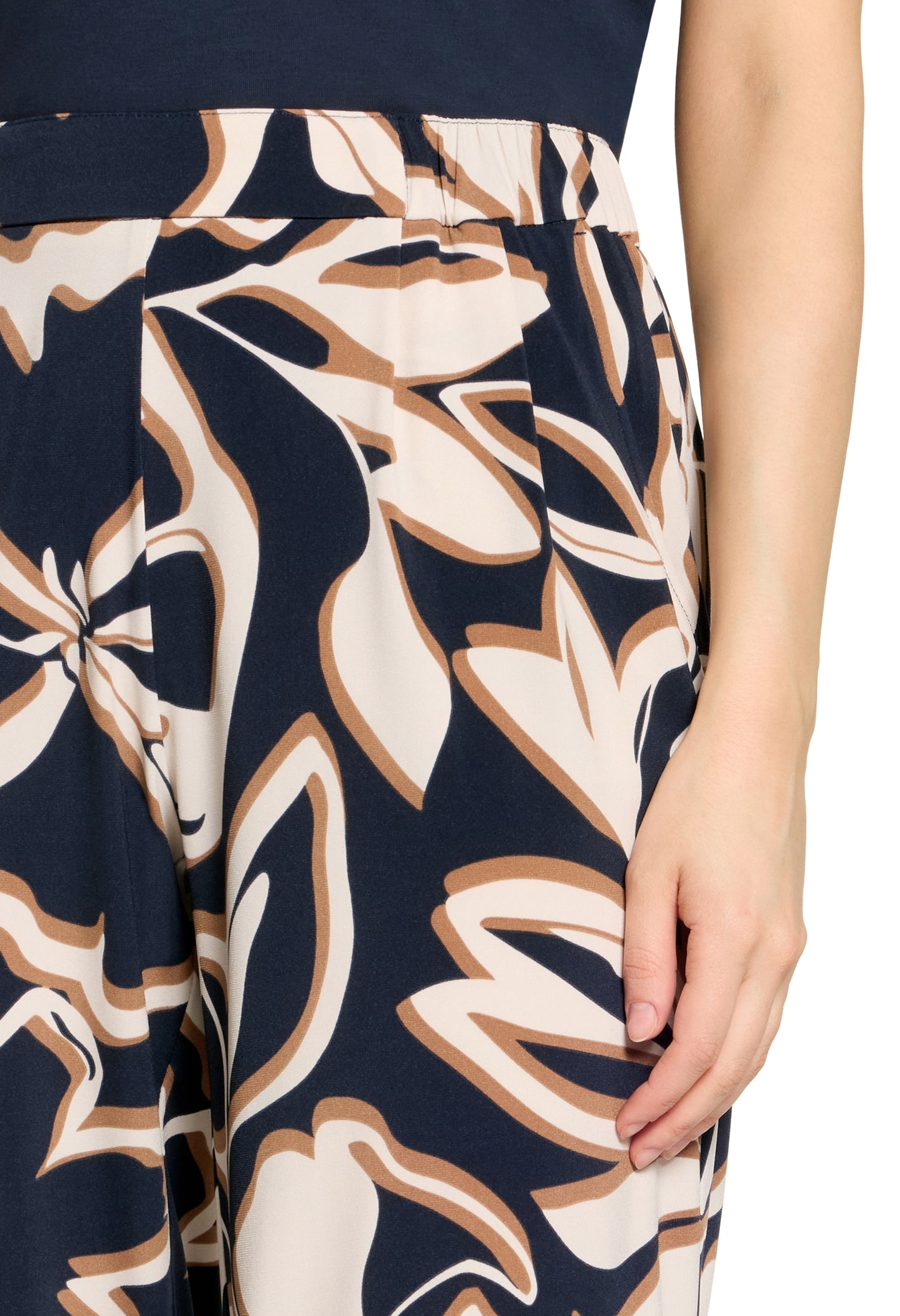 Floral Print 3/4 Length Trousers