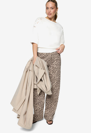 Sweatshirt with lace pattern