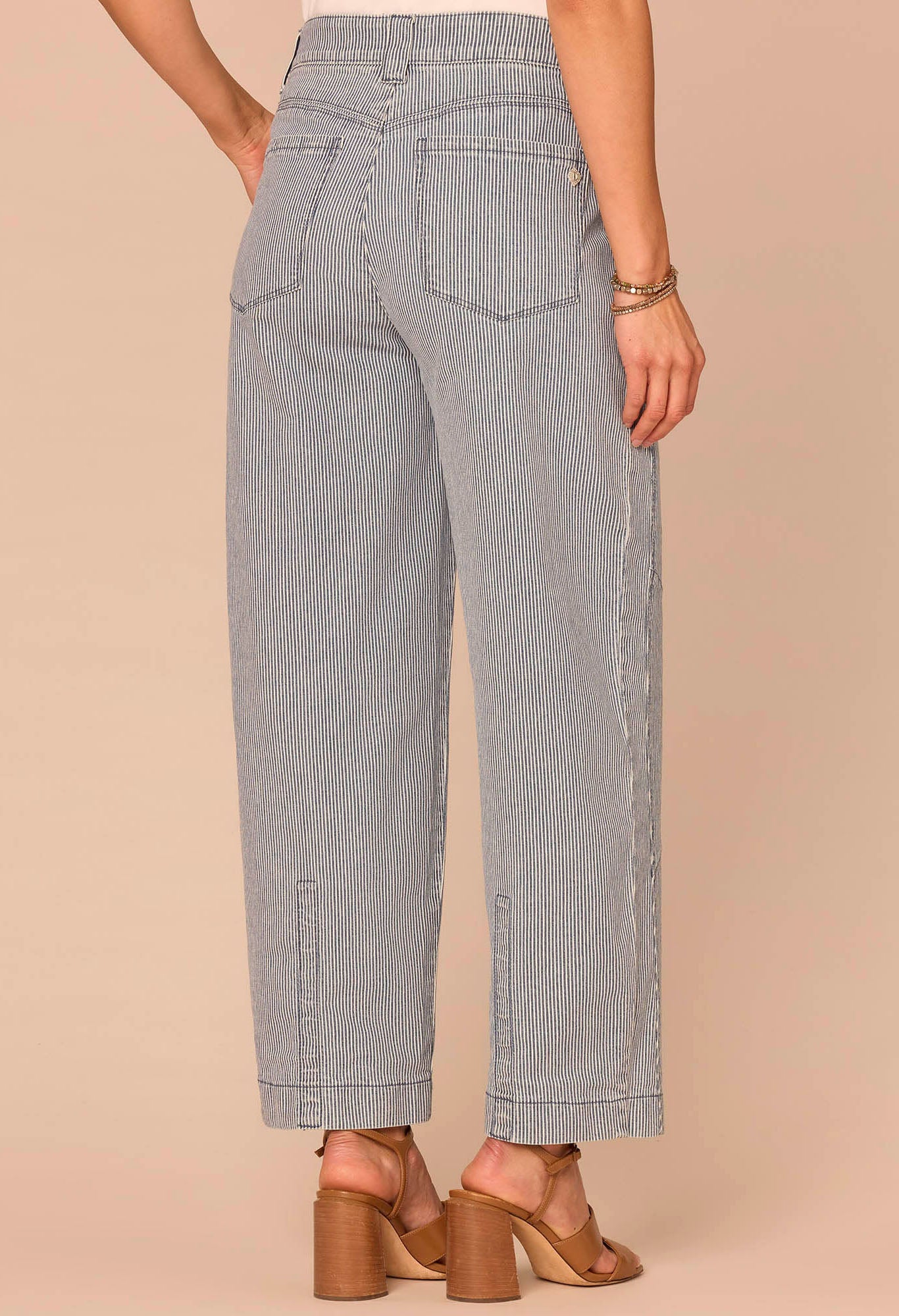 “Ab”solution® Skyrise Relaxed Barrel Leg Jeans