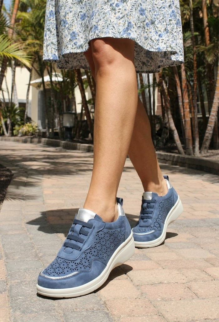 navy blue trainers