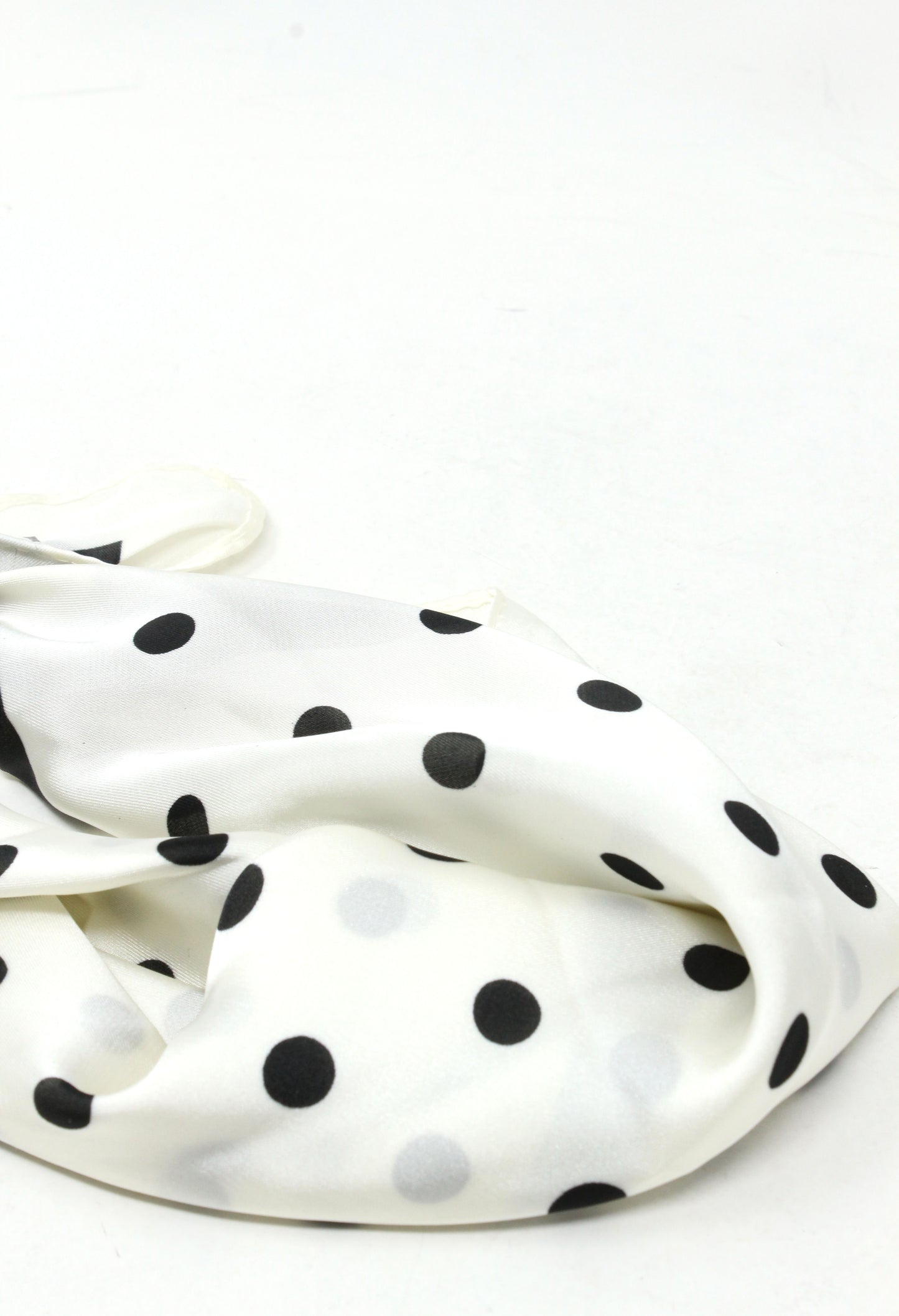 Polka Dot Magnetic Neck Scarf