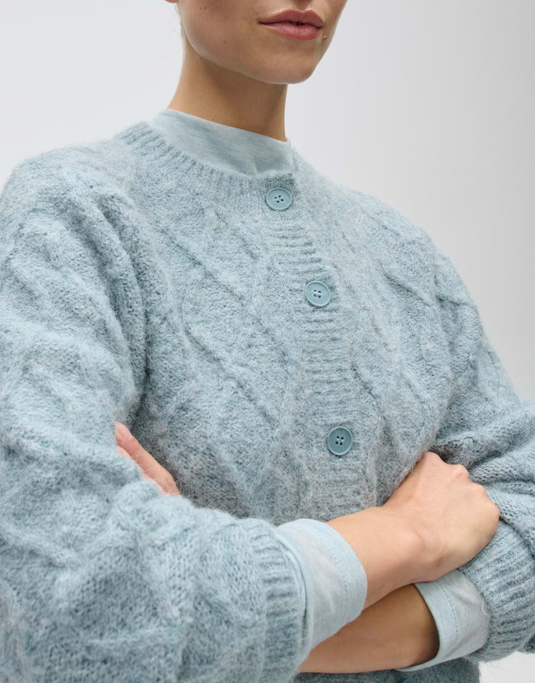 Dable Cardigan With Cable-Knit Pattern