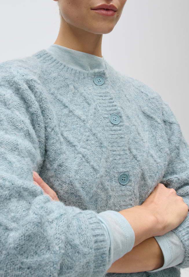 Dable Cardigan With Cable-Knit Pattern