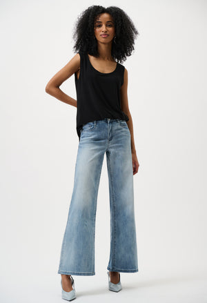 Sleeveless Scoop Neck Top