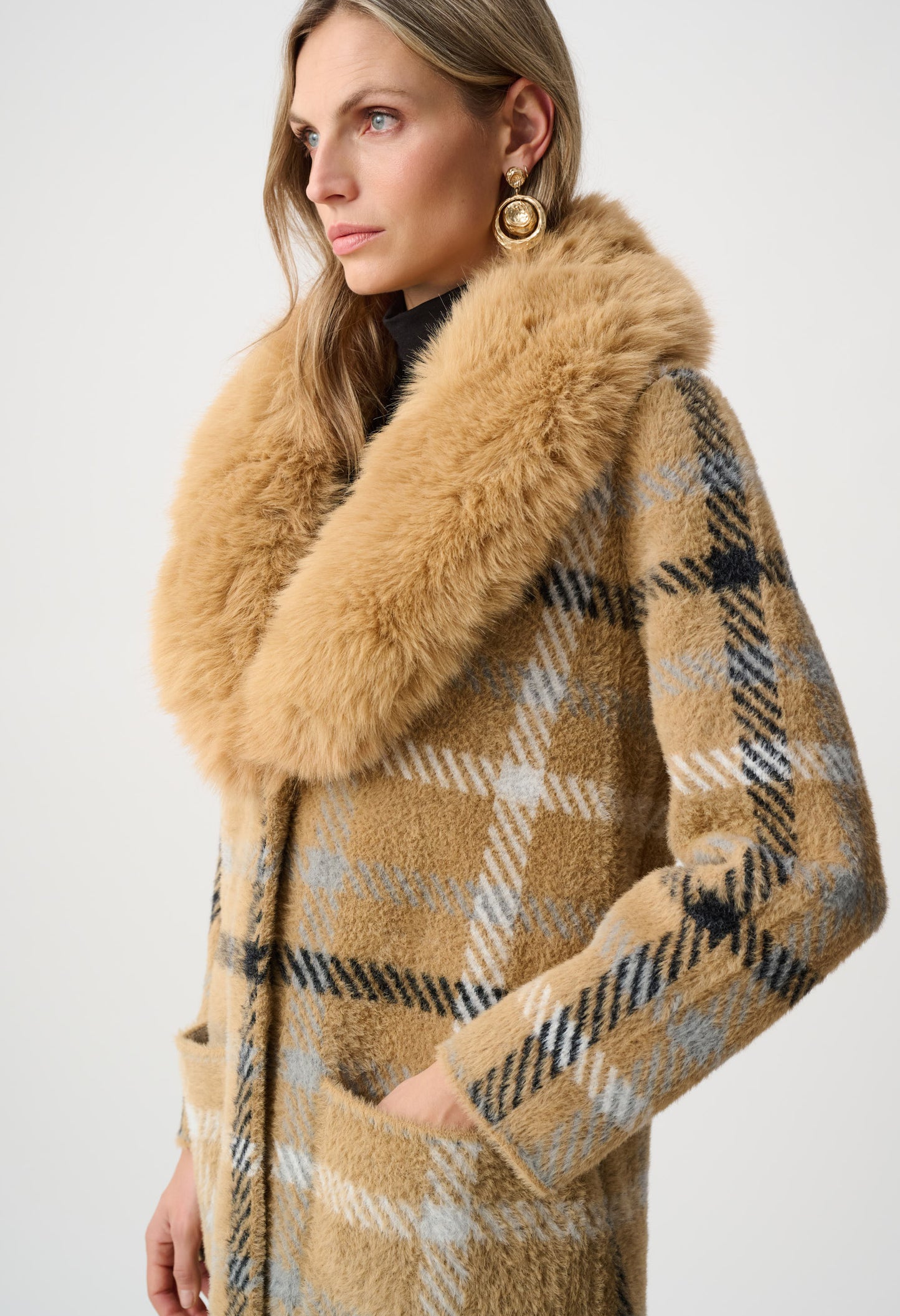 Feather Yarn Plaid Coat