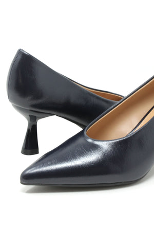 Curved Court Heel