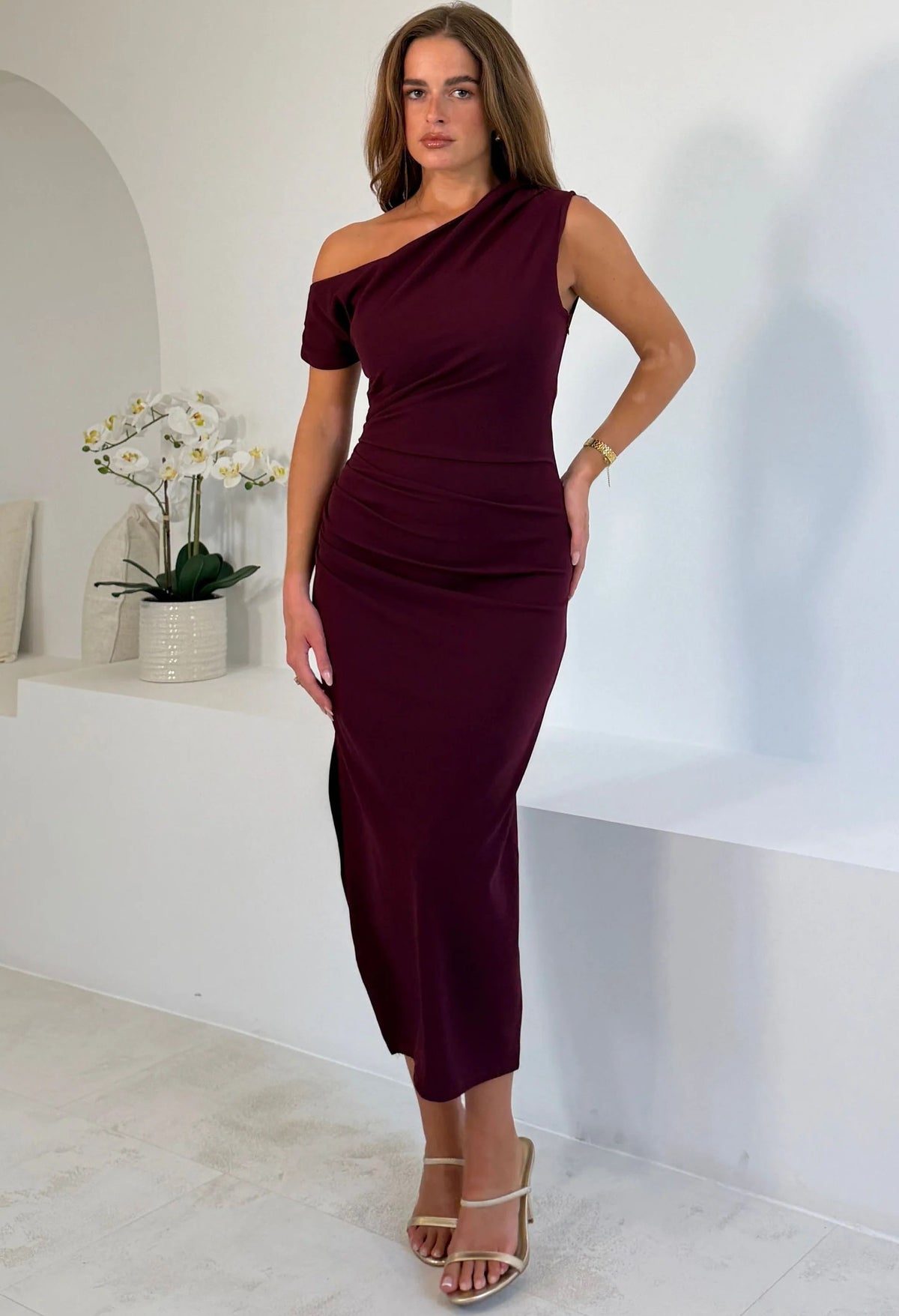 Donna Asymmetric Neckline Midi Dress