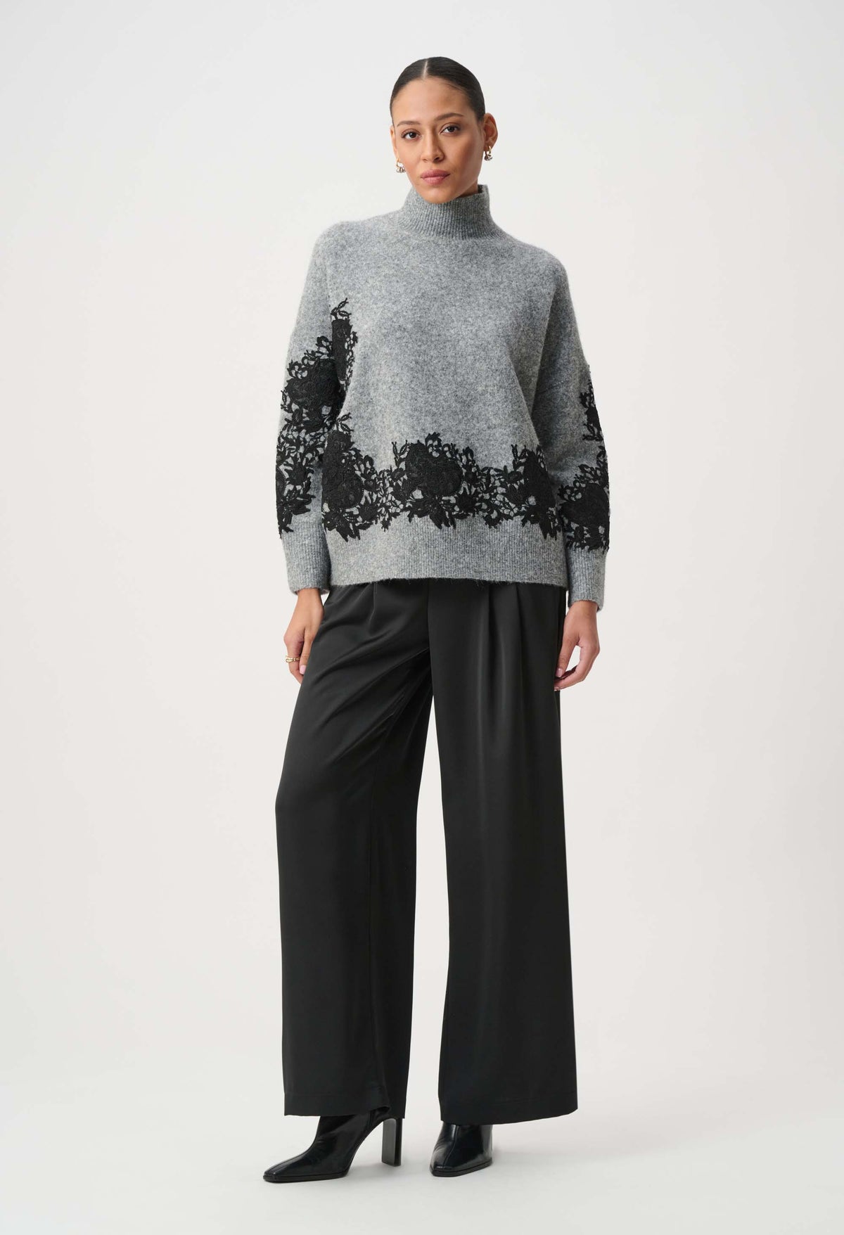 Relaxed Fit Floral Pullover