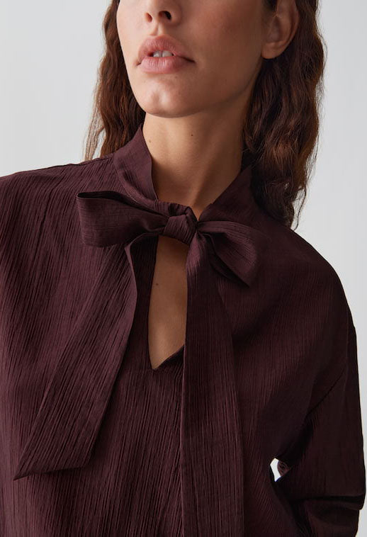FOMANTICA Regular Bow Blouse