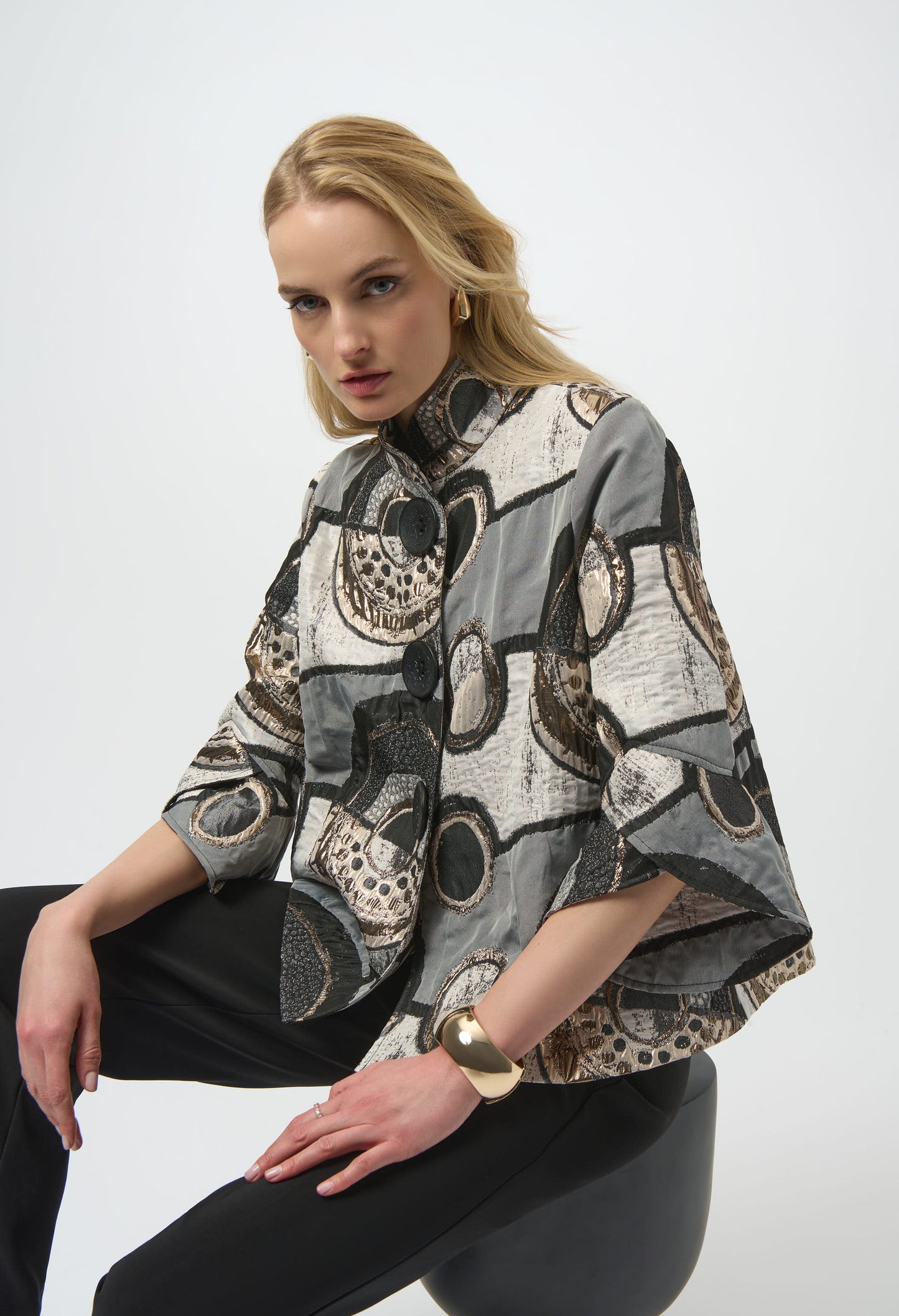 Abstract Collared Flare-sleeve