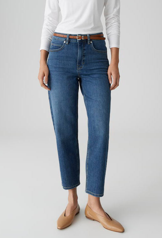 woman wearing mid-rise jeans
