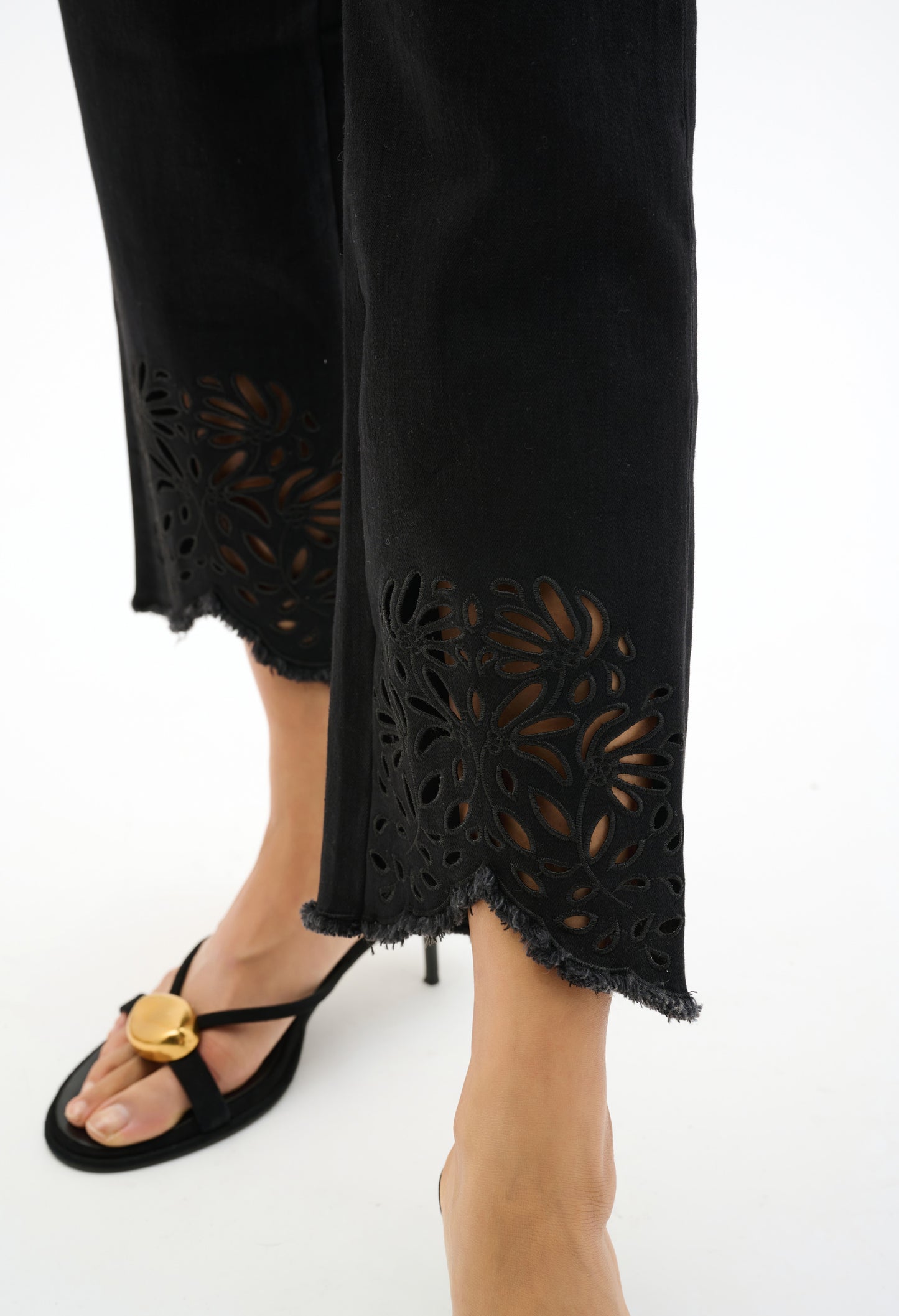 Embroidered Ankle-length Jeans