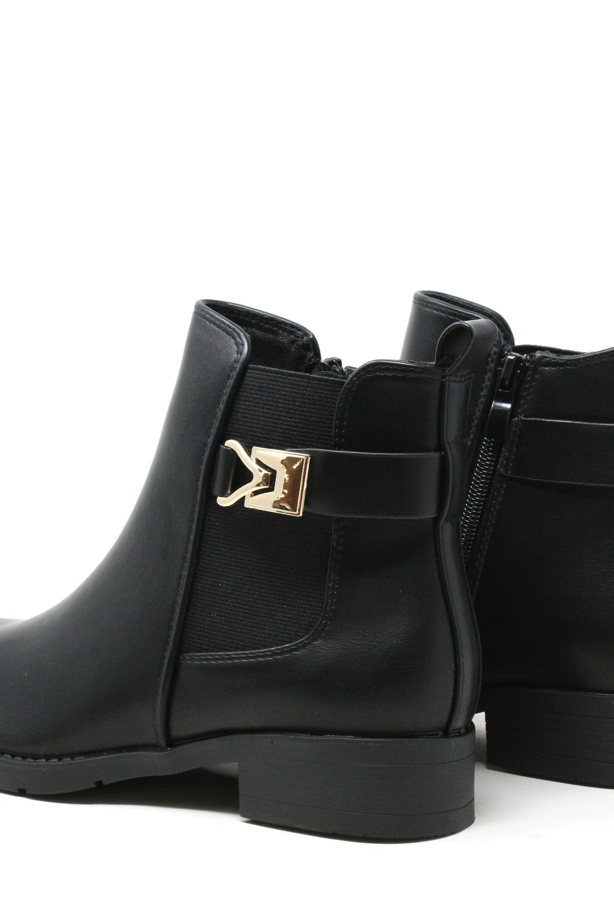 Chelsea Boot with Golden Buckle